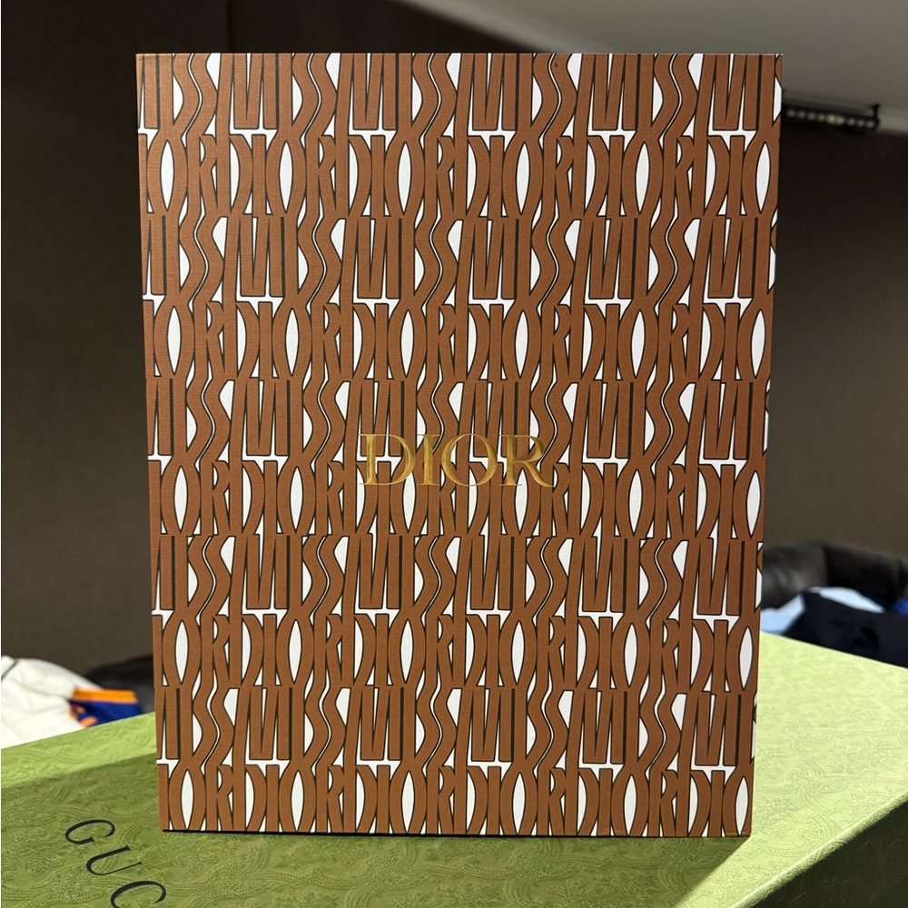 Dior box